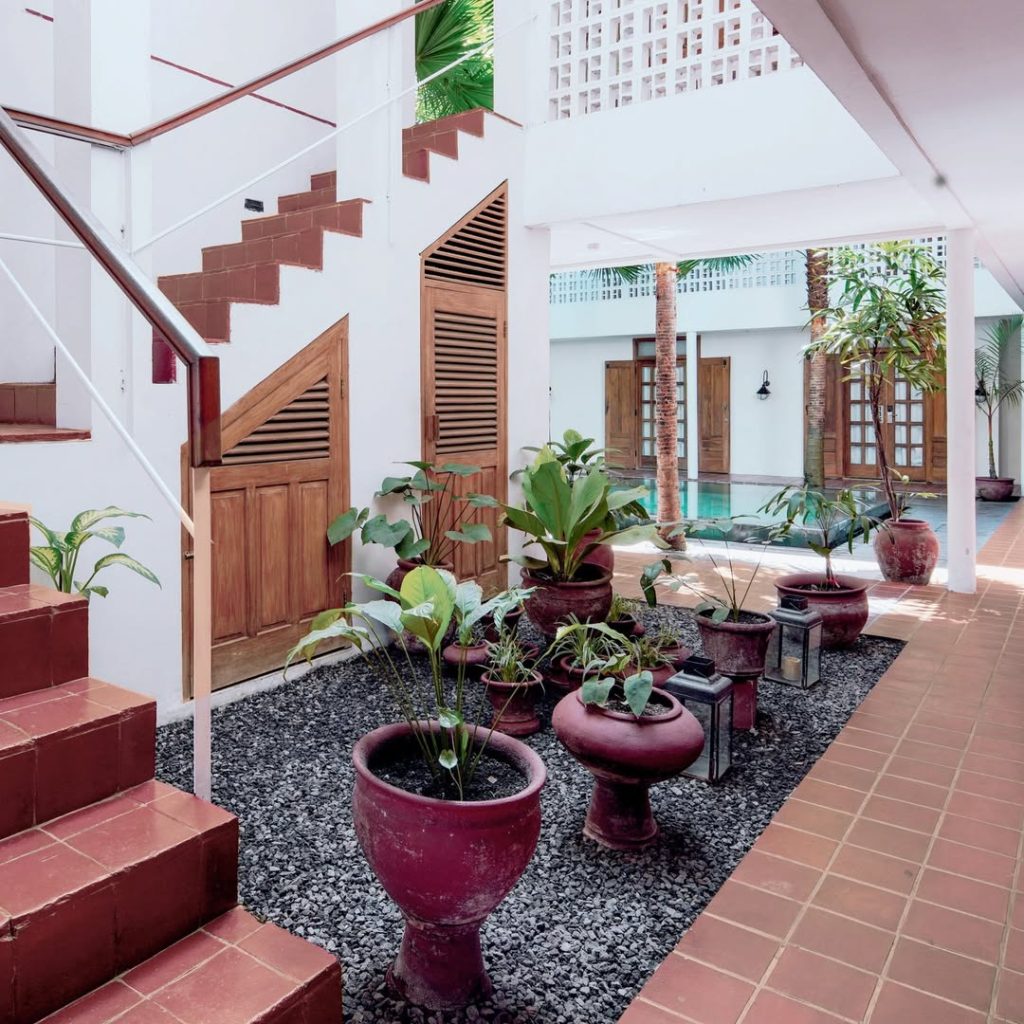 Tampilan bagian dalam Adhisthana Hotel yang tampak nyaman, sumber: instagram