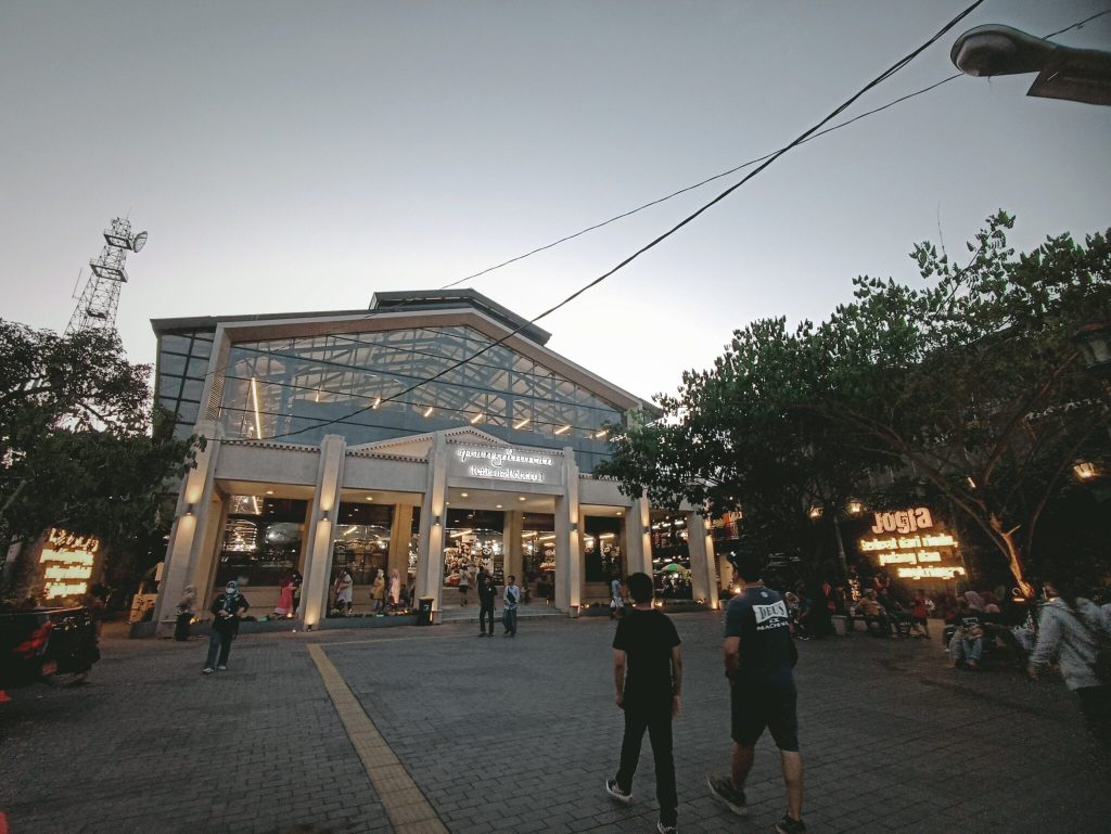 Teras Malioboro salah satu kawasan tempat singgah wisatawan di Jogja, sumber: terasmalioboro.jogjaprov.go.id