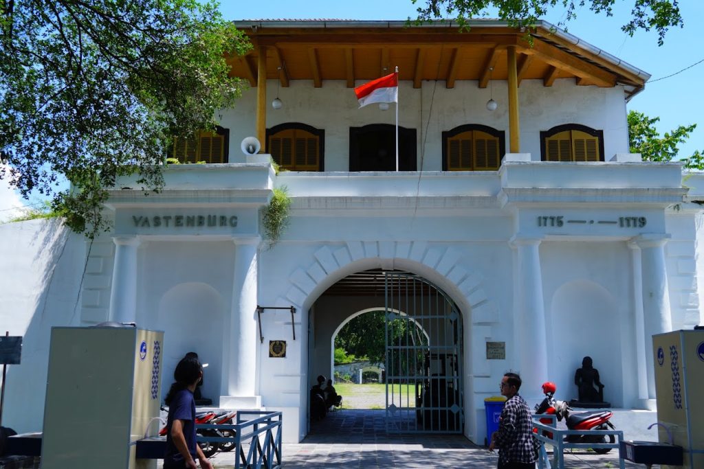 Ilustrasi Benteng Vastenburg yang tampak berdiri kokoh, sumber: googleusercontent.com