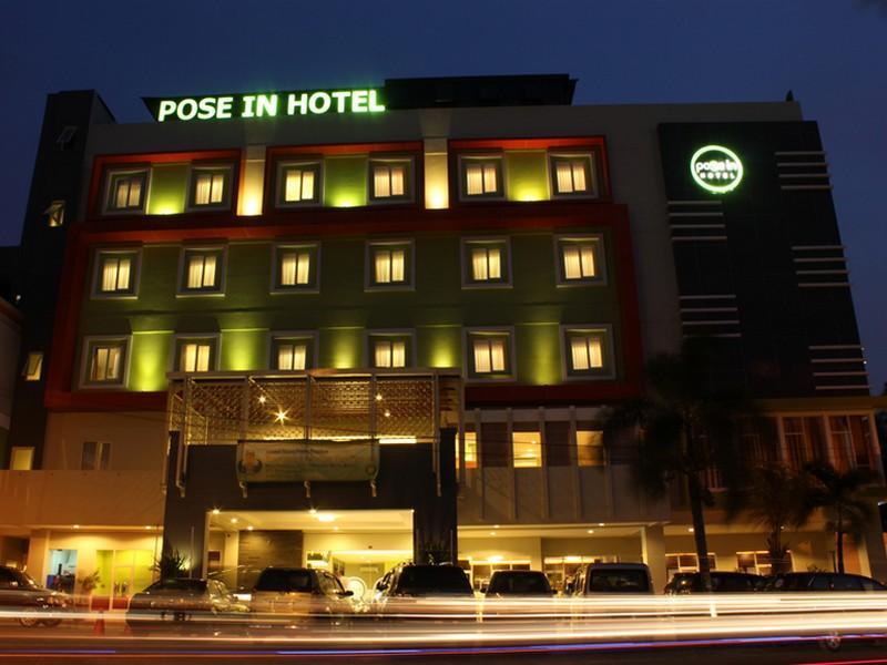 Pose In Hotel dekat stasiun Solo Balapan