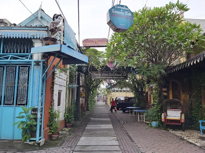 Deretan rumah kuno bergaya di gang Kauman