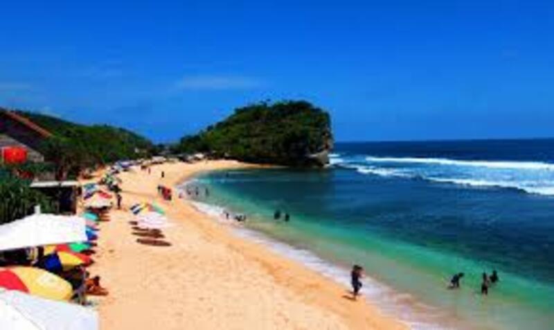 Pantai Indrayanti yang menawarkan pemandangan serasa liburan ke Bali.